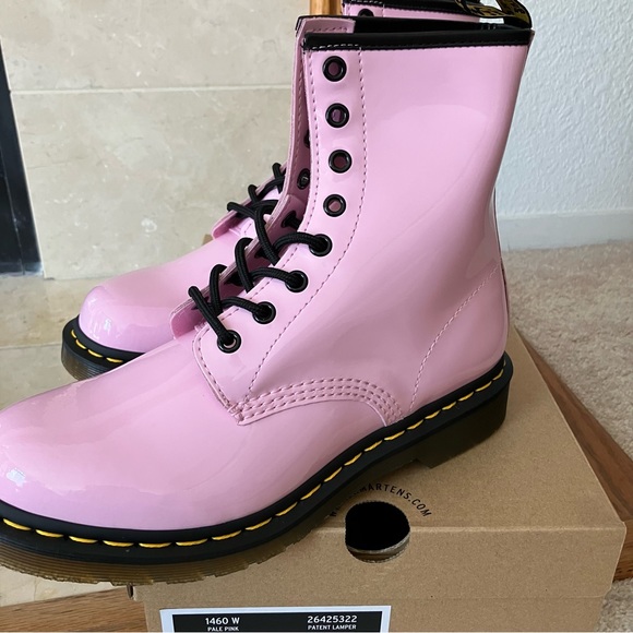 DR MARTENS 1460 W Patent Leather Lace Up Boots in Pale Pink Women's 9 NIB - Picture 11 of 16